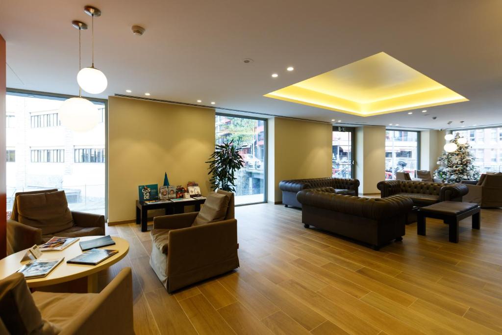 A seating area at Hotel Metropolis