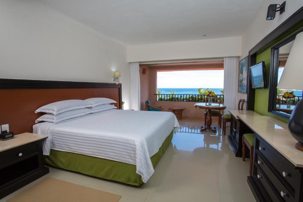 Postel nebo postele na pokoji v ubytování Barceló Huatulco - All Inclusive