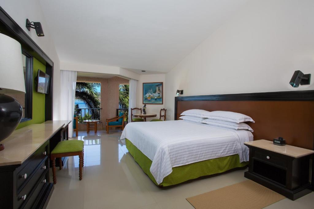 TV a/nebo společenská místnost v ubytování Barceló Huatulco - All Inclusive