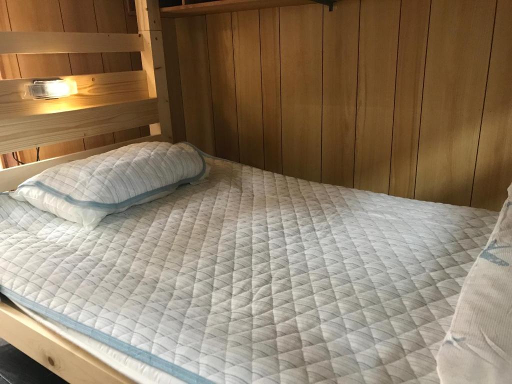 Llit o llits en una habitació de Guest House OkiniⅡ