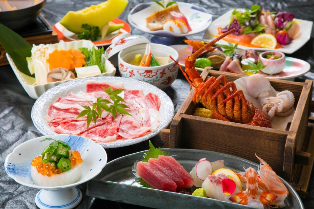 旅館の敷地内または近くでの食事または食べ物