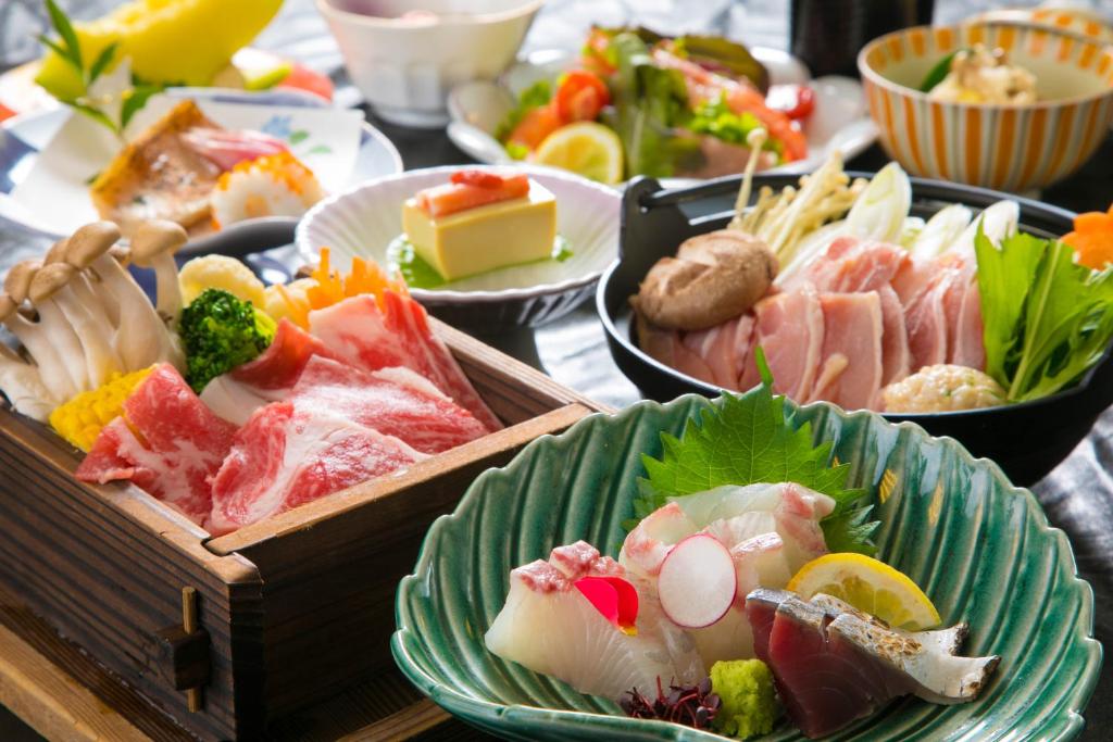 旅館の敷地内または近くでの食事または食べ物