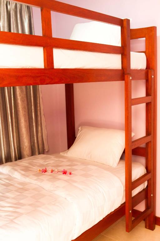 Melasa House - Family Room (2 Adults + 2 Children)