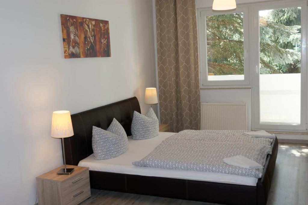 Łóżko lub łóżka w pokoju w obiekcie Apartment-Hotel Rackwitz