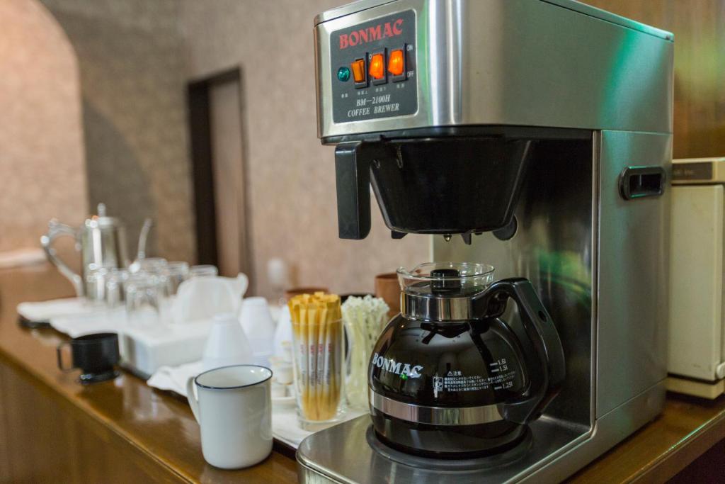 Příslušenství pro přípravu čaje a kávy v ubytování Hotel New Neo