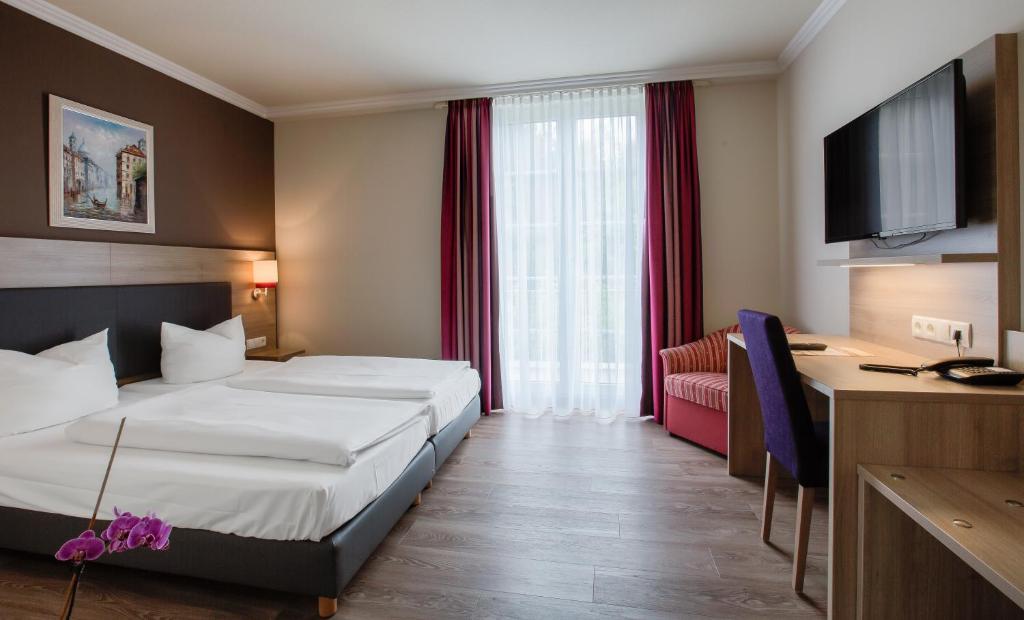 Postel nebo postele na pokoji v ubytování Hotel Rosenhof bei Bamberg