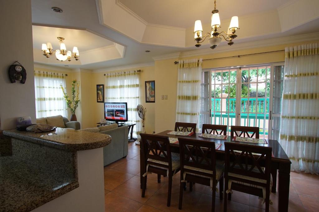 Photo de la galerie de l'établissement Charming Tagaytay Vacation Home, à Tagaytay