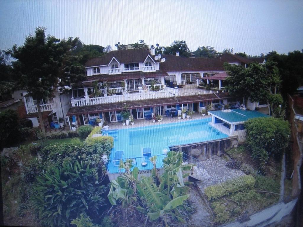 an aerial view of a large house with a swimming pool at Hotel Restaurant Hellenique Appartements in Kigali
