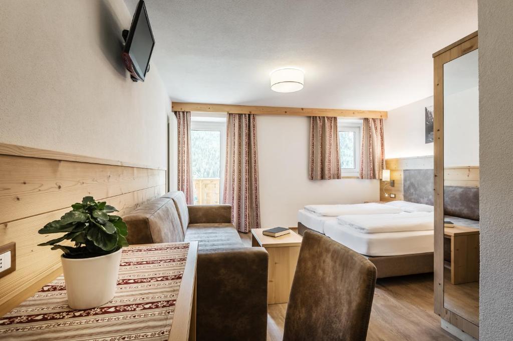 A bed or beds in a room at Pensione Vittoria