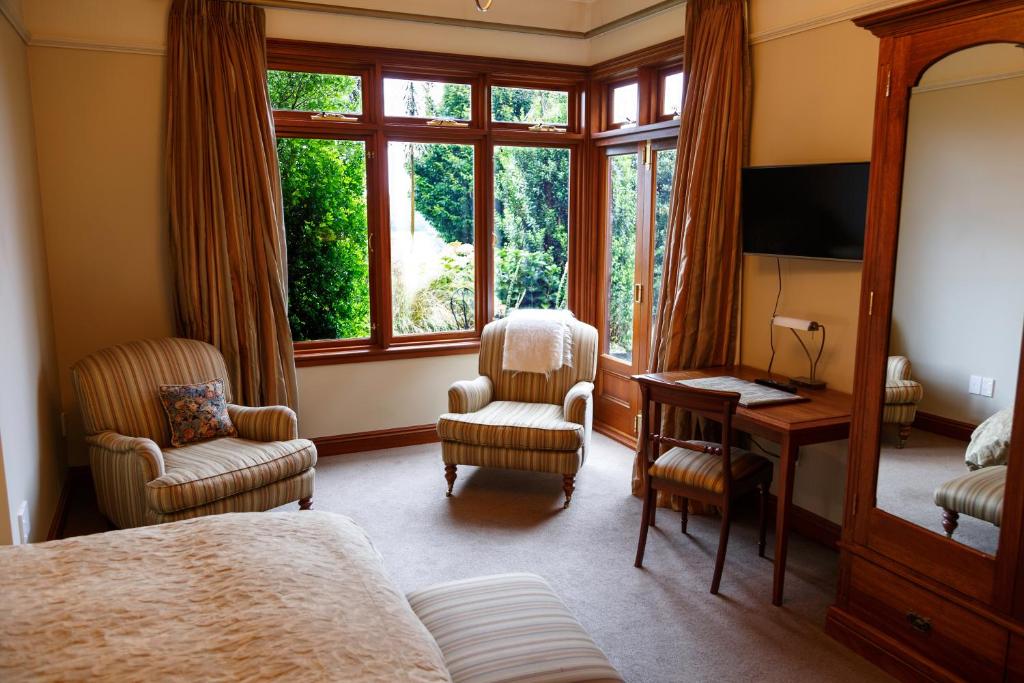 TV a/nebo společenská místnost v ubytování Lake Karapiro Lodge
