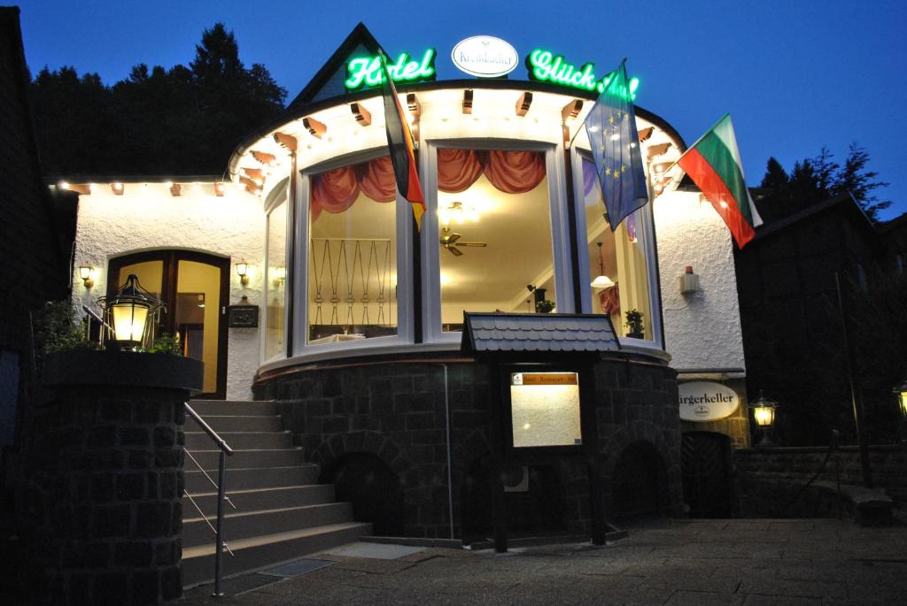 a building with a sign that reads sushi at Hotel Glück Auf & Bürgerkeller in Bad Grund