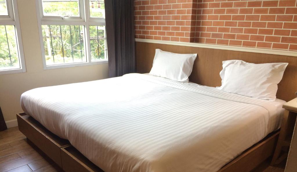 Postel nebo postele na pokoji v ubytování Bourbon St. Boutique Hotel