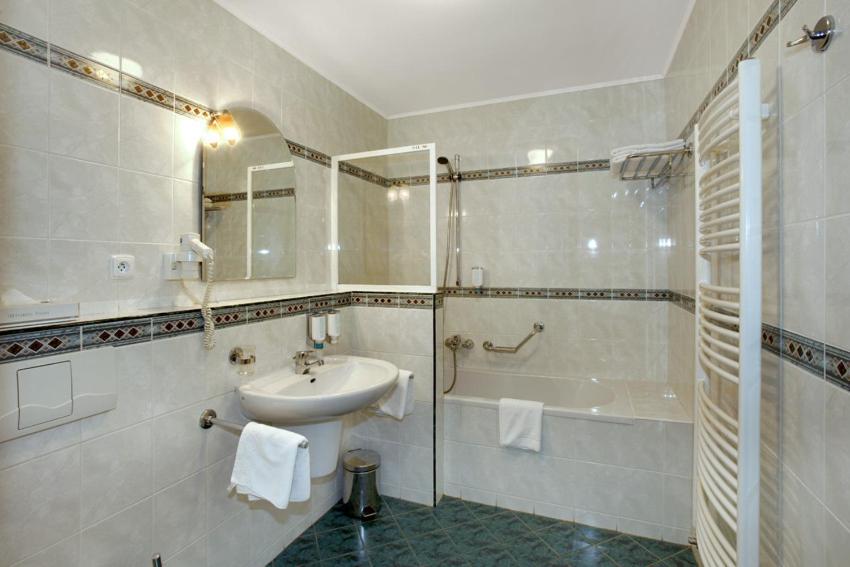 Sant Georg Garni - 16