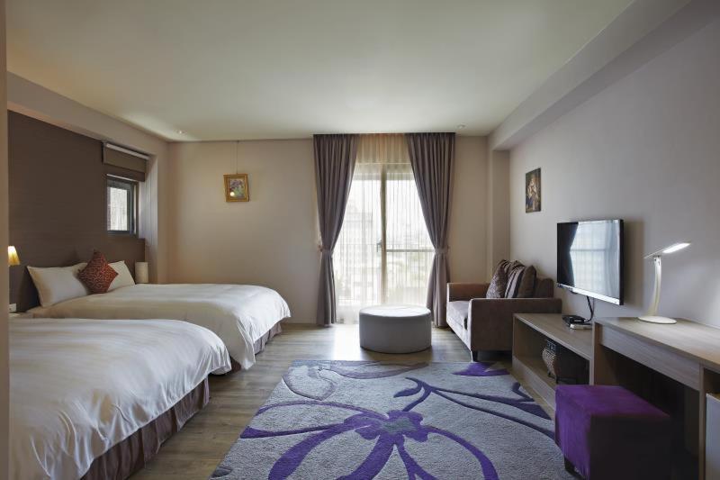 TV a/nebo společenská místnost v ubytování Micasa Hotel