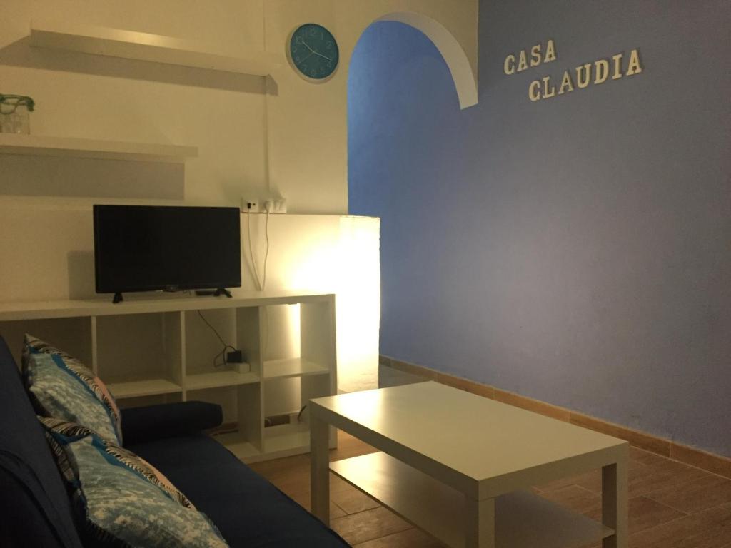 エル・メダノにあるCasa Claudiaのリビングルーム(ソファ、コーヒーテーブル付)