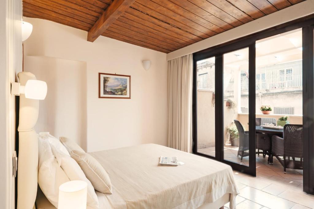 Postel nebo postele na pokoji v ubytování Hotel L'Arcangelo - Boutique Hotel