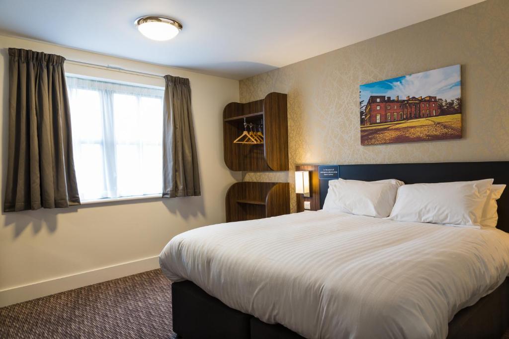 Spread Eagle, Gailey by Marston's Inns - Double Room
