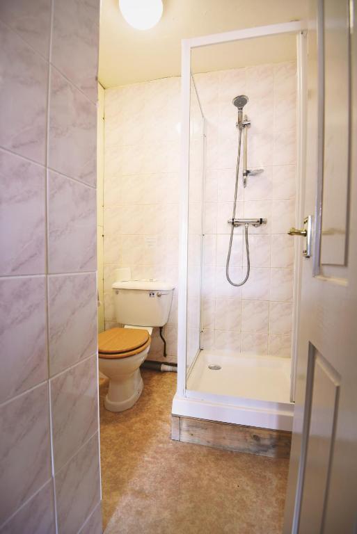The Black Bull inn - Family Room With Shower