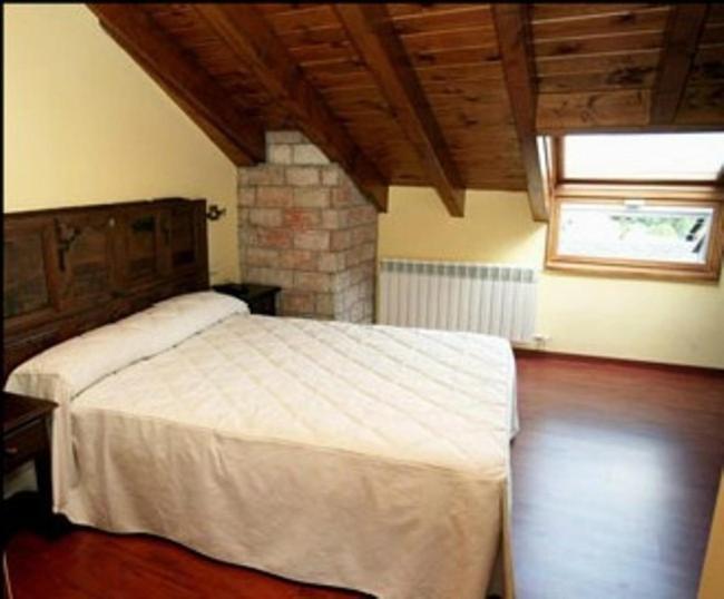 Un pat sau paturi într-o cameră la Hotel El Jaç