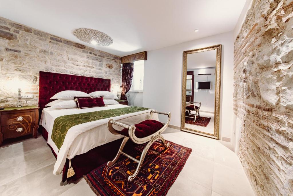Postel nebo postele na pokoji v ubytování Villa Nepos Hotel