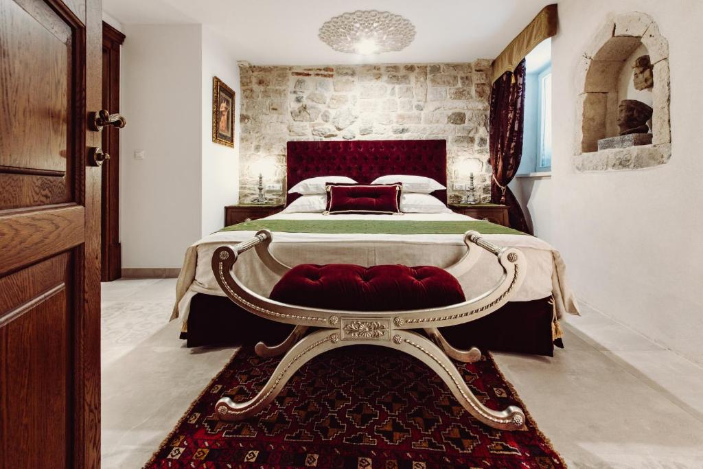 Postel nebo postele na pokoji v ubytování Villa Nepos Hotel