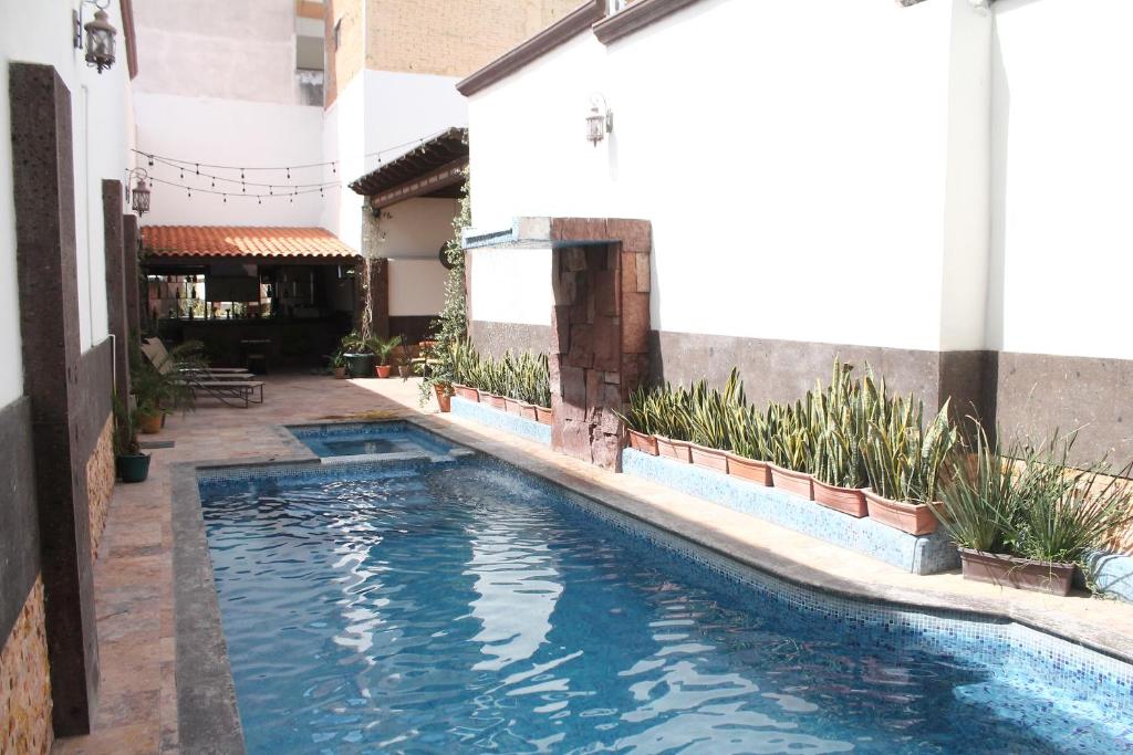 The swimming pool at or close to Hotel Rincon Real Suites