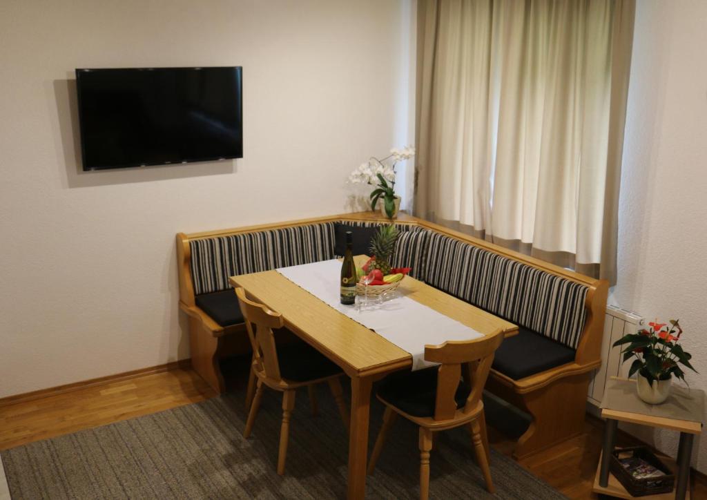 TV a/nebo společenská místnost v ubytování Apart Brigitta