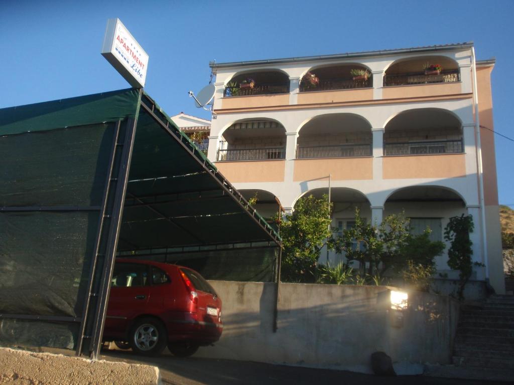 Budova, v ktorej sa apartmán nachádza