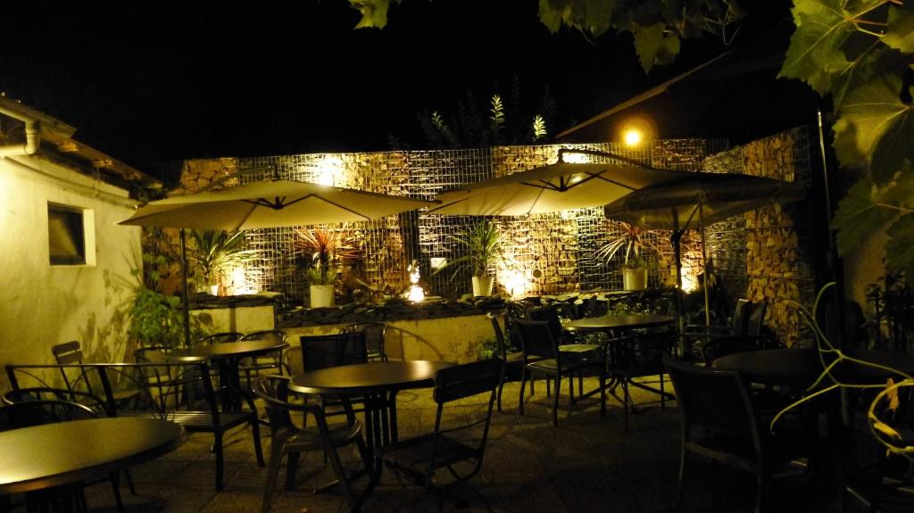 Restaurace v ubytování Gastehaus Weingut Rossler