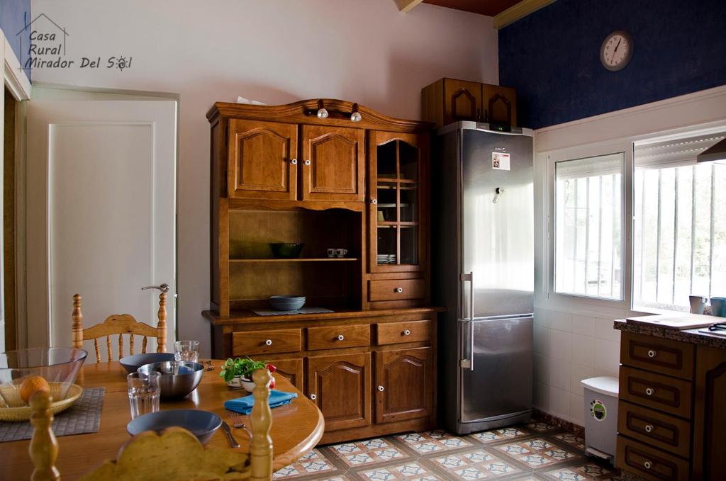 A kitchen or kitchenette at Villa Mirador del Sol, 45min playas de Doñana, 35min de Sevilla