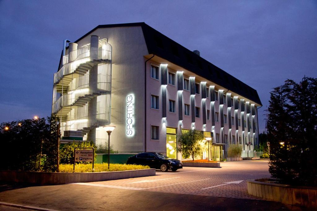 Budova, kde se hotel nachází