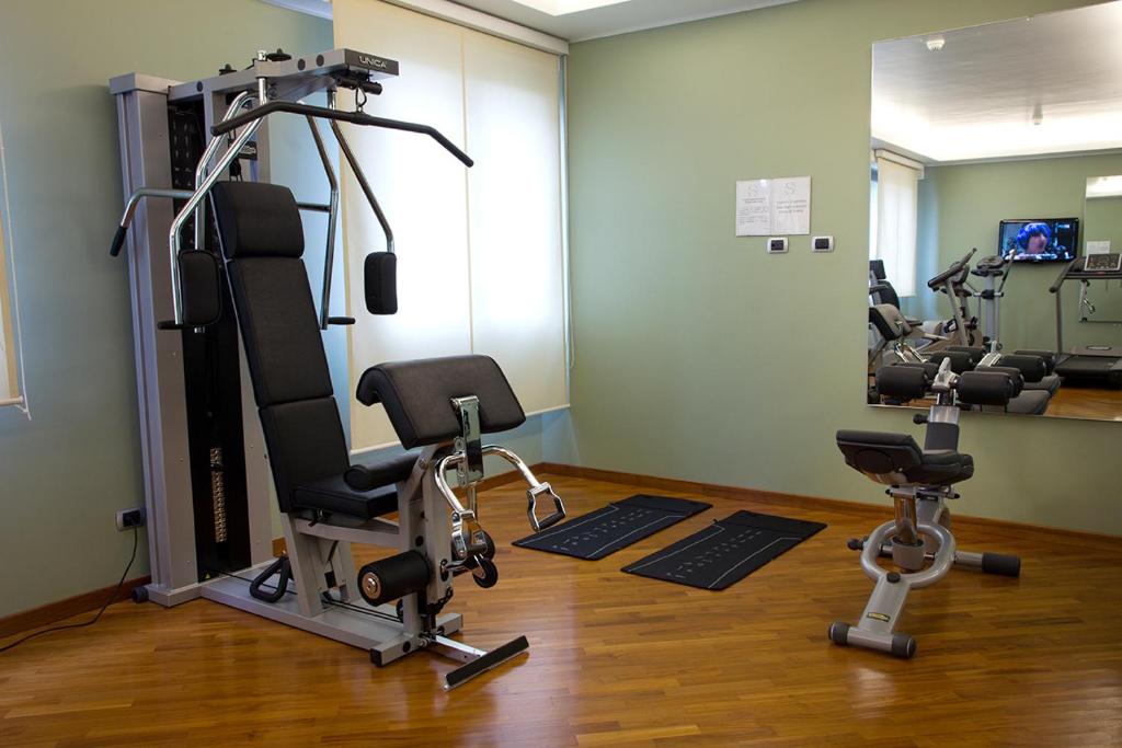 Fitness centrum a/nebo fitness zařízení v ubytování Hotel Sporting Cologno
