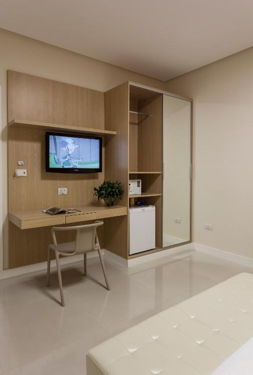 TV a/nebo společenská místnost v ubytování Leopoldo Hotel