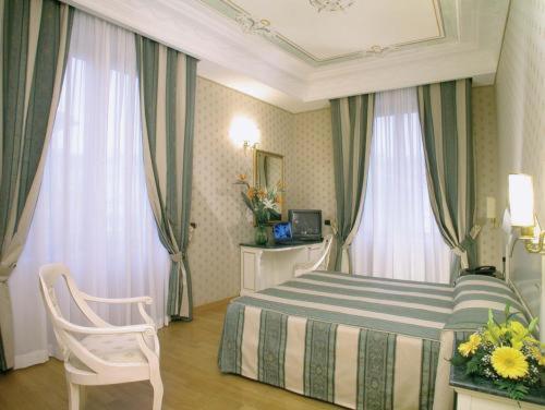 Hotel La Lumiere Di Piazza Di Spagna - Resim 10