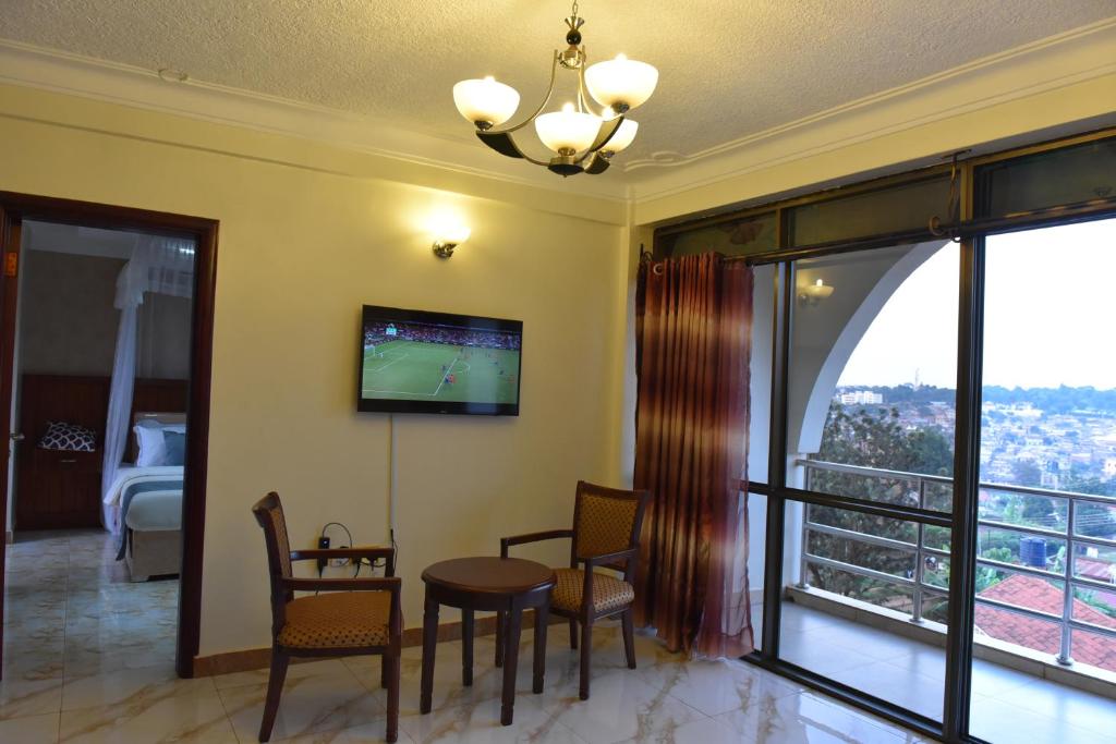 TV a/nebo společenská místnost v ubytování Interservice Hotel