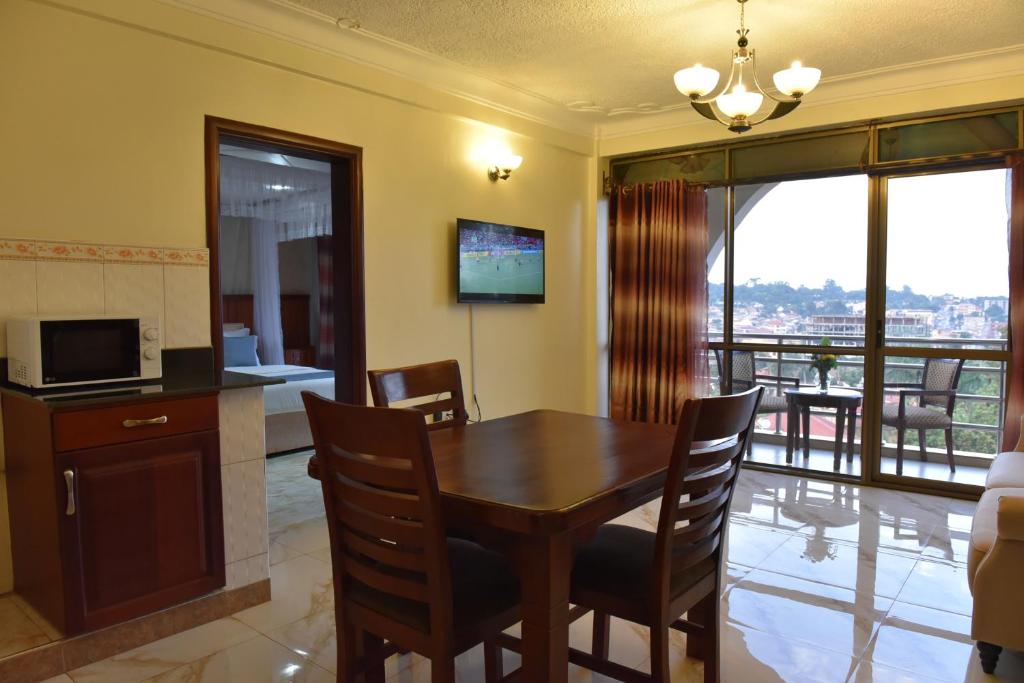 TV a/nebo společenská místnost v ubytování Interservice Hotel