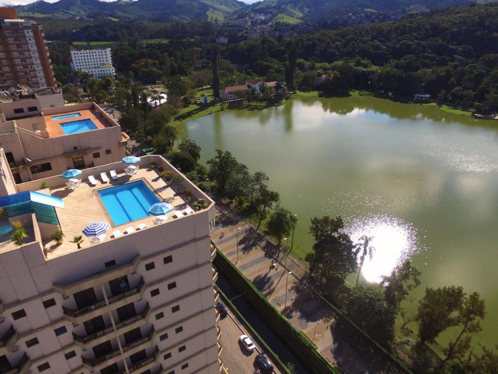 an aerial view of a large lake with a building at Hotel Central Parque in São Lourenço