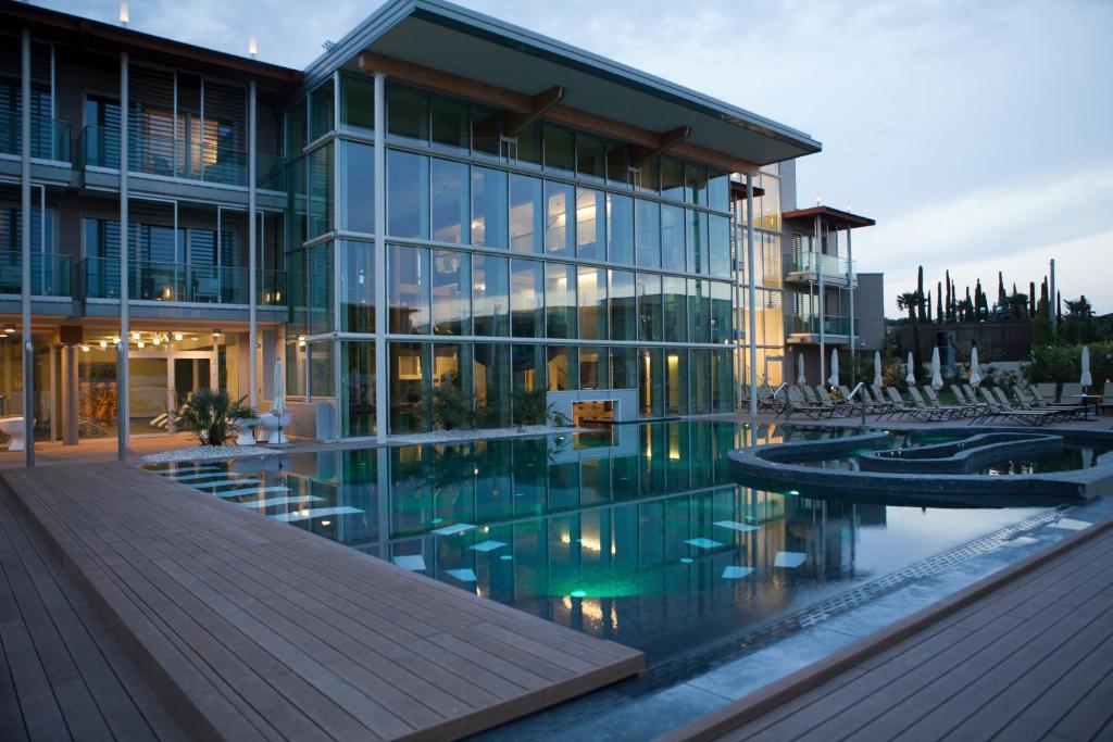 Bazén v ubytování Aqualux Hotel Spa Suite & Terme nebo v jeho okolí