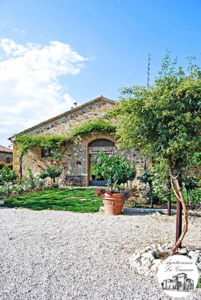 Ogród w obiekcie Agriturismo Castello La Grancia di Spedaletto