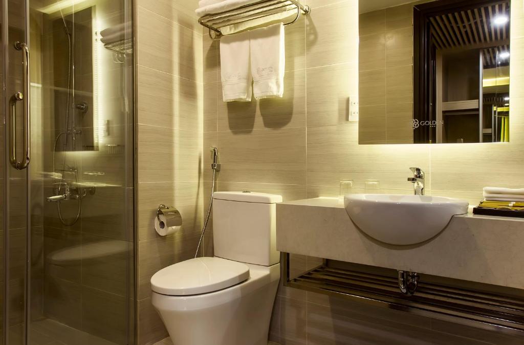Phòng tắm tại Golden Nha Trang Hotel