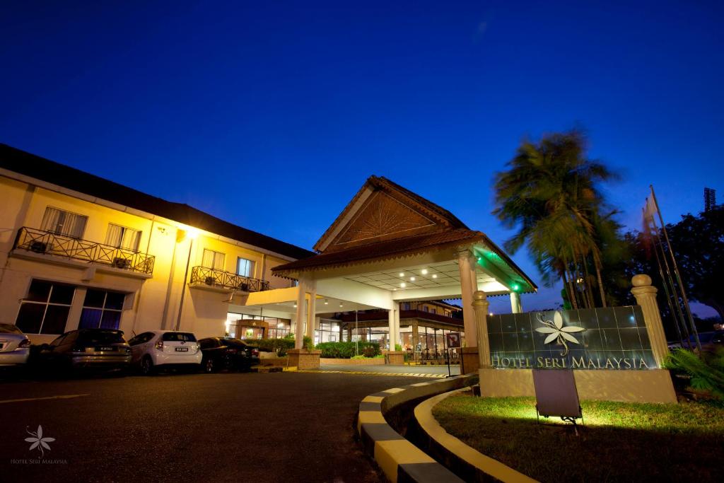 a hotel with a sign in front of a building at Hotel Seri Malaysia Alor Setar in Alor Setar