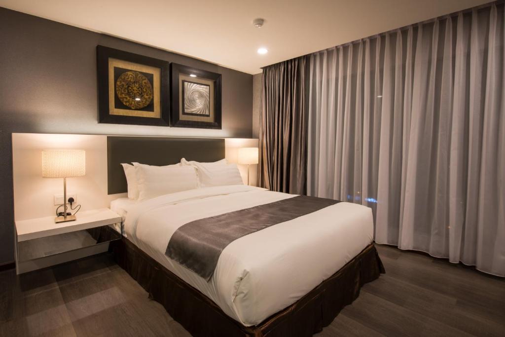 Postel nebo postele na pokoji v ubytování Asiatic Hotel