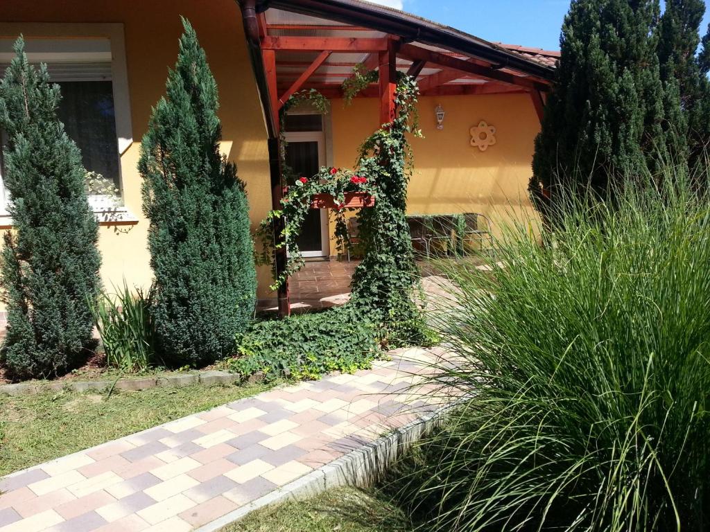 Borostyán Vendégház - Apartamento De Dos Habitaciones Con Terraza