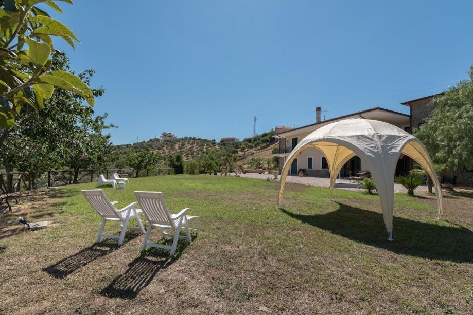 Vonkajšia záhrada v ubytovaní Villa Le Torrette