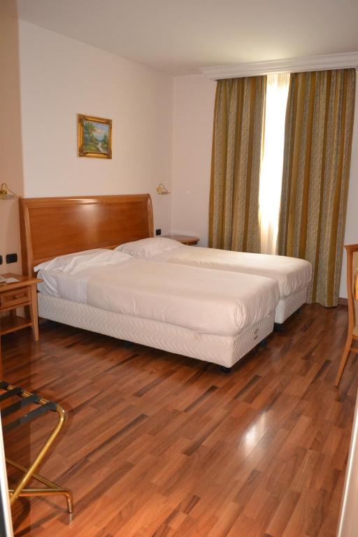 Tricolore Hotel - Twin Room