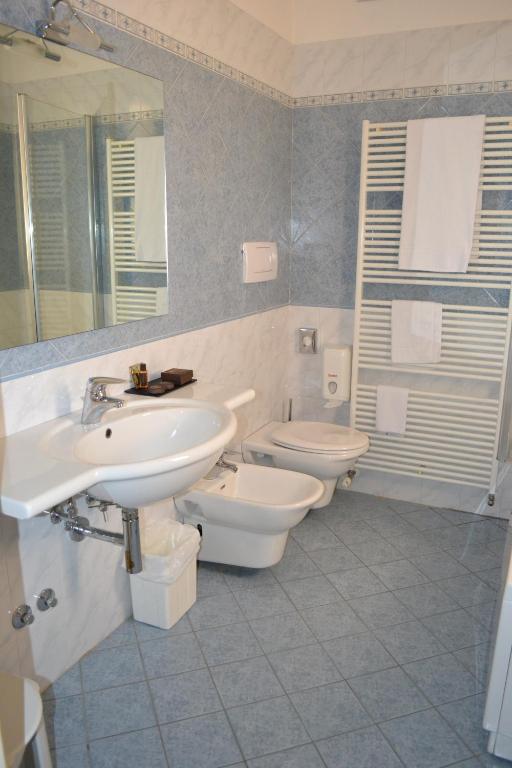 Tricolore Hotel - Double Room (1 Adult)