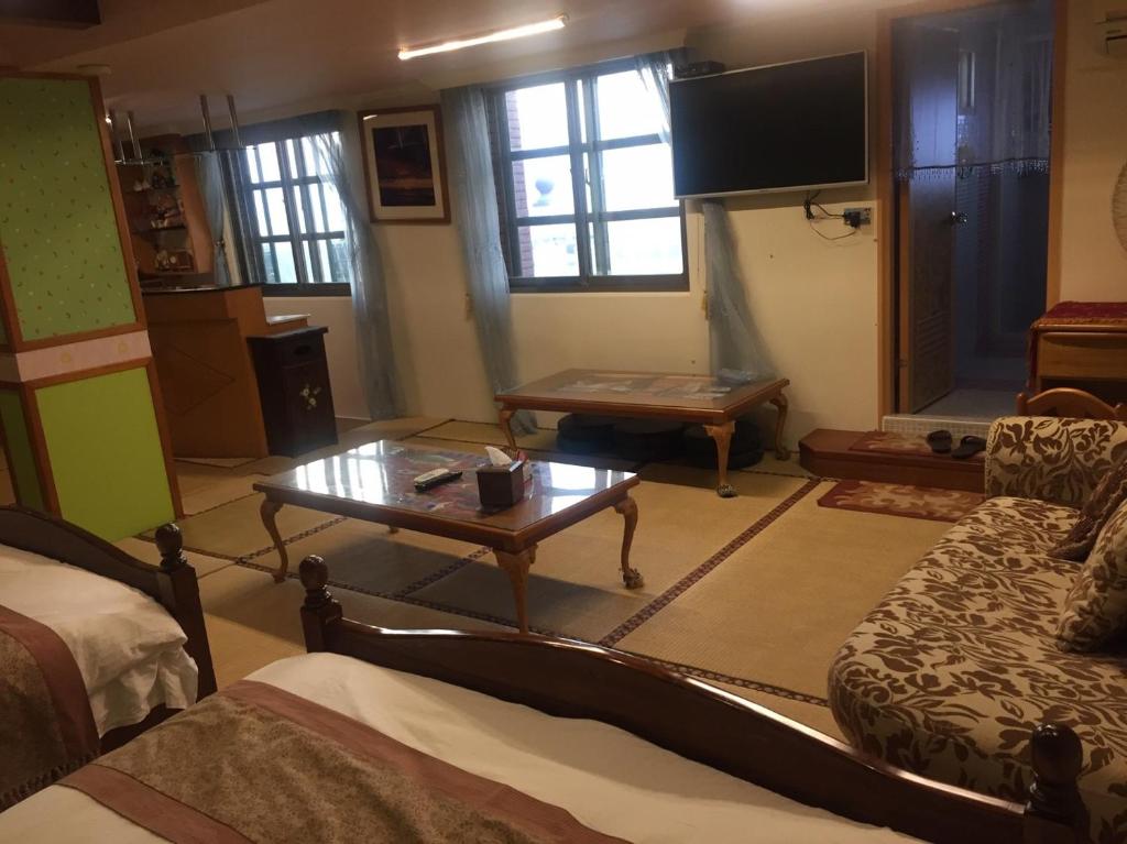 TV a/nebo společenská místnost v ubytování Ocean Deep Hostel