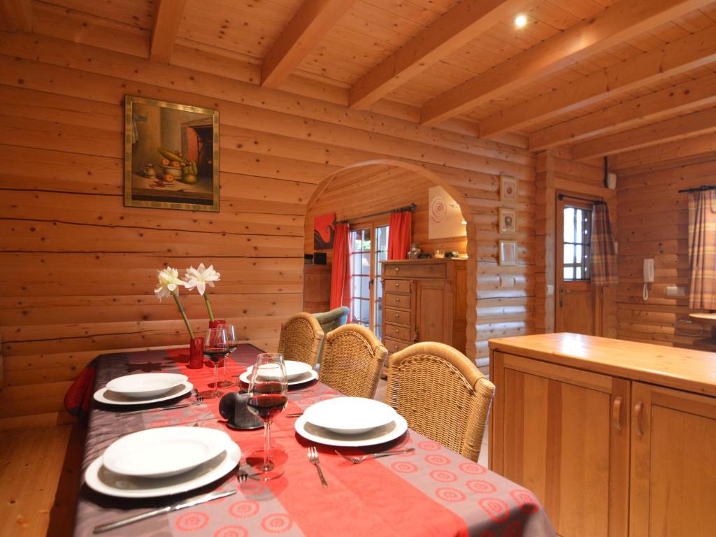 Gallery image of Charming Chalet with Private Garden in Stavelot in Hockai