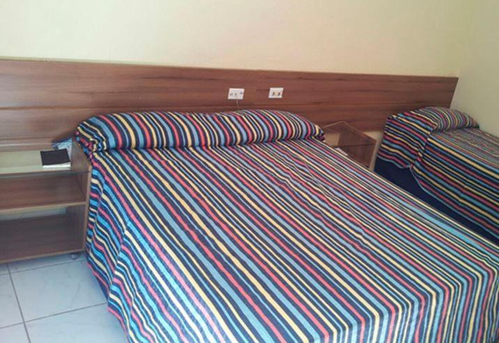 Postel nebo postele na pokoji v ubytování Fiesta Park Hotel