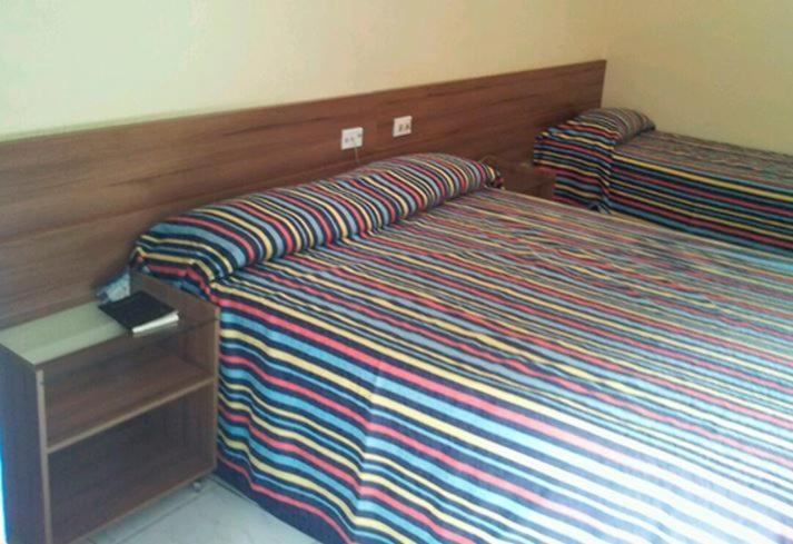 Postel nebo postele na pokoji v ubytování Fiesta Park Hotel